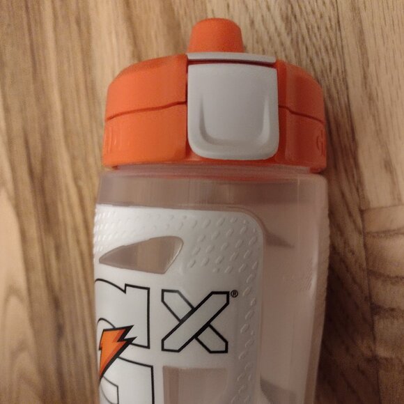 New with tags Gatorade Big 10 Bottle and New Gatorade Towel - Picture 9 of 14